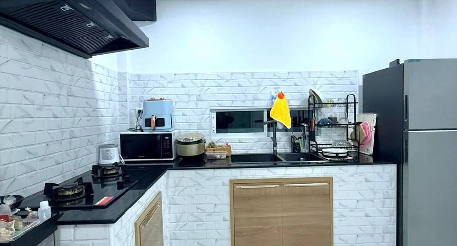 For sale 2 bedrooms townhouse in Doi Saket, Chiang Mai