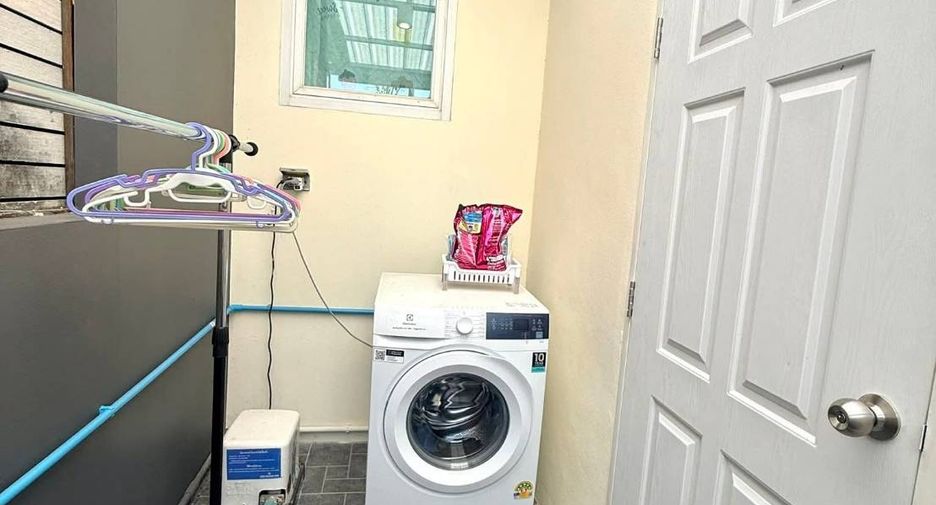 For sale 2 bedrooms townhouse in Doi Saket, Chiang Mai
