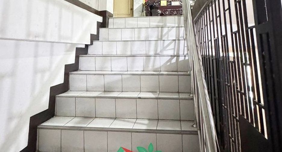 For sale 10 bedrooms retail Space in Sam Phran, Nakhon Pathom
