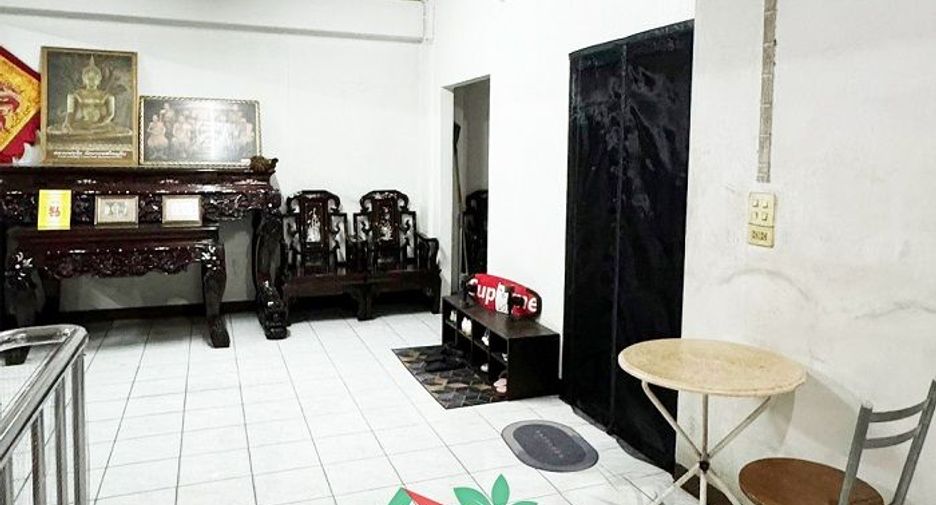 For sale 10 bedrooms retail Space in Sam Phran, Nakhon Pathom