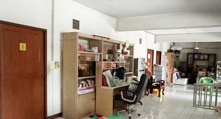 For sale 10 bedrooms retail Space in Sam Phran, Nakhon Pathom