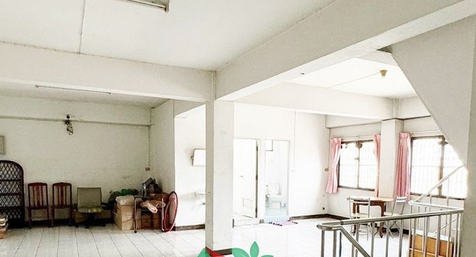 For sale 10 bedrooms retail Space in Sam Phran, Nakhon Pathom