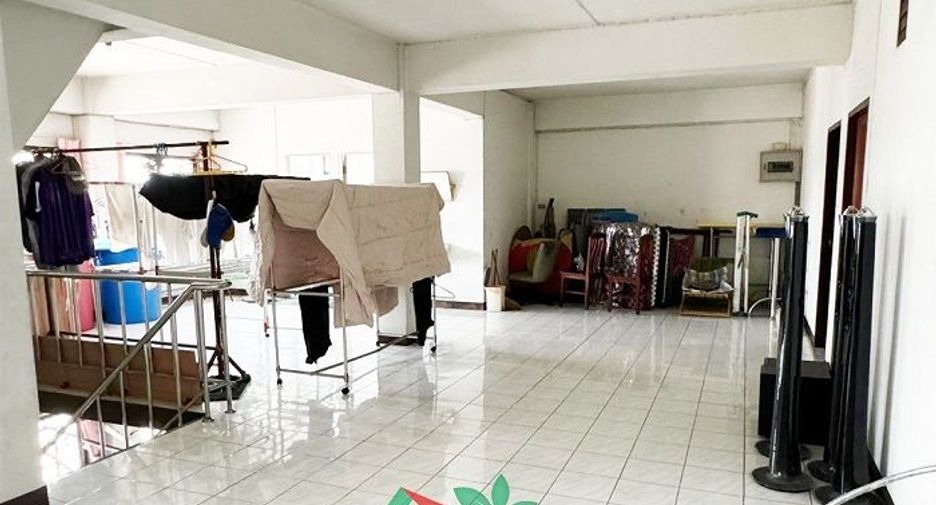 For sale 10 bedrooms retail Space in Sam Phran, Nakhon Pathom