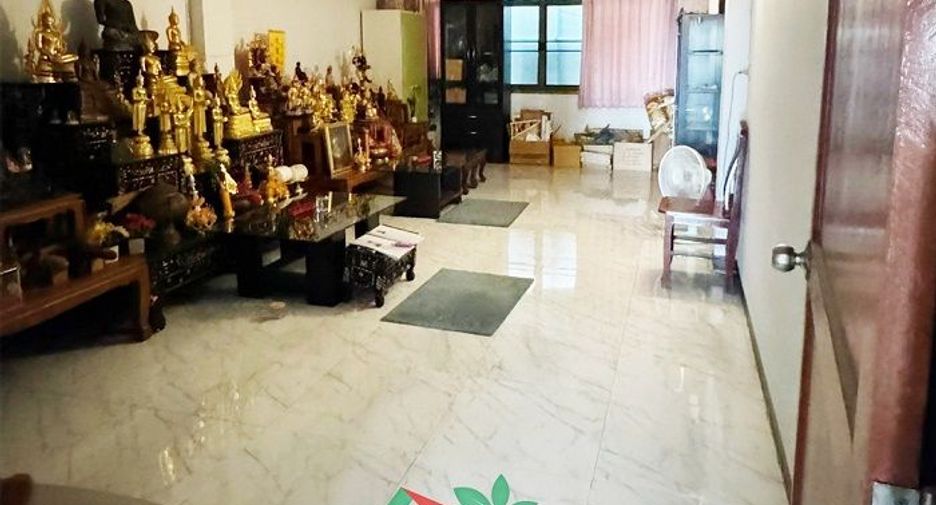 For sale 10 bedrooms retail Space in Sam Phran, Nakhon Pathom