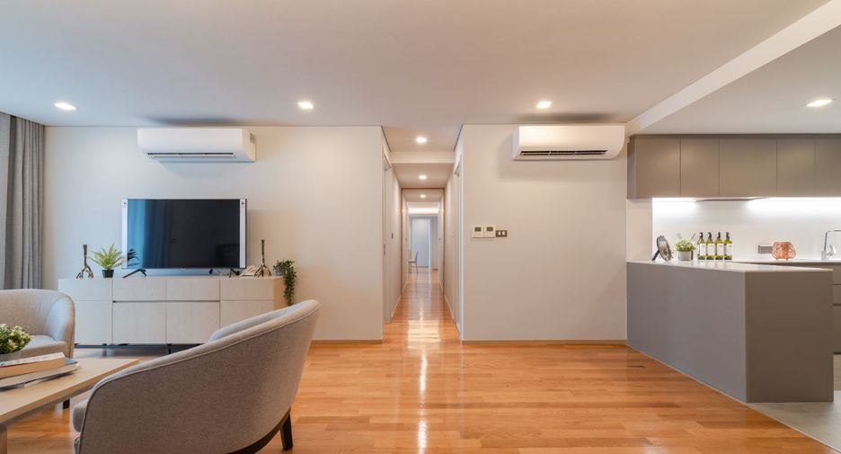 For rent 4 bedrooms apartment in Watthana, Bangkok