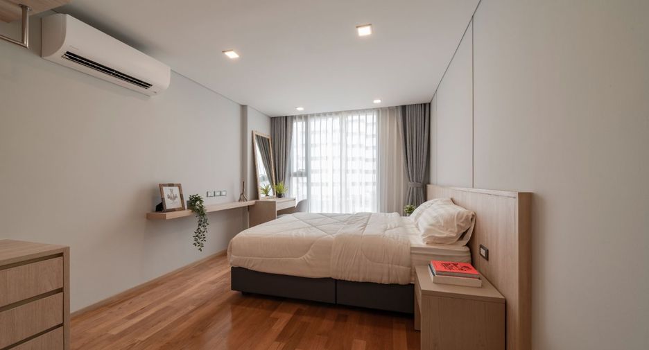 For rent 4 bedrooms apartment in Watthana, Bangkok