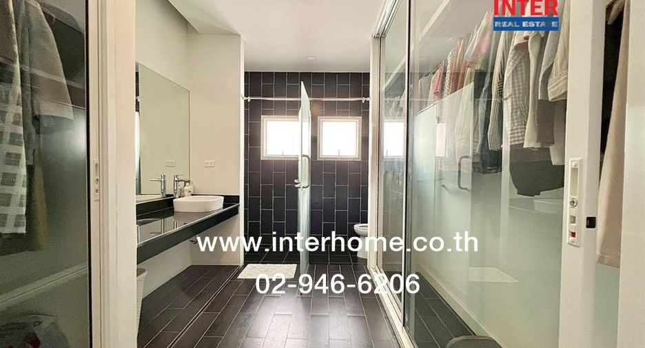 For sale 3 bedrooms townhouse in Min Buri, Bangkok
