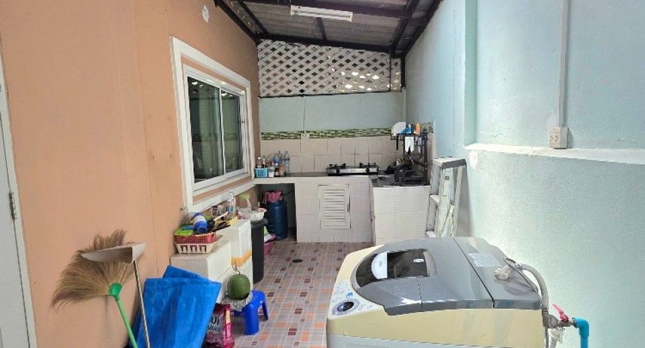 For sale 2 bedrooms townhouse in Si Racha, Chonburi