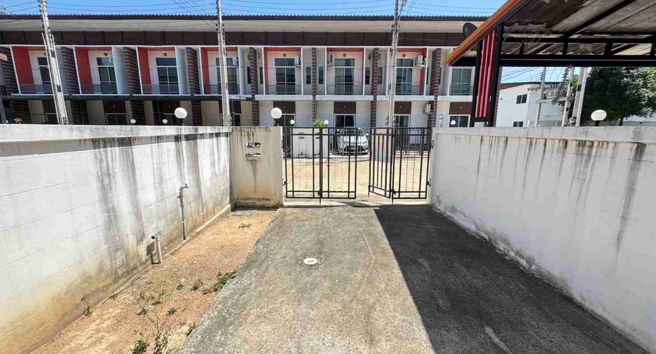 For rent 2 bedrooms townhouse in Ban Chang, Rayong