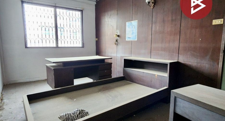 For sale 3 bedrooms retail Space in Watthana, Bangkok