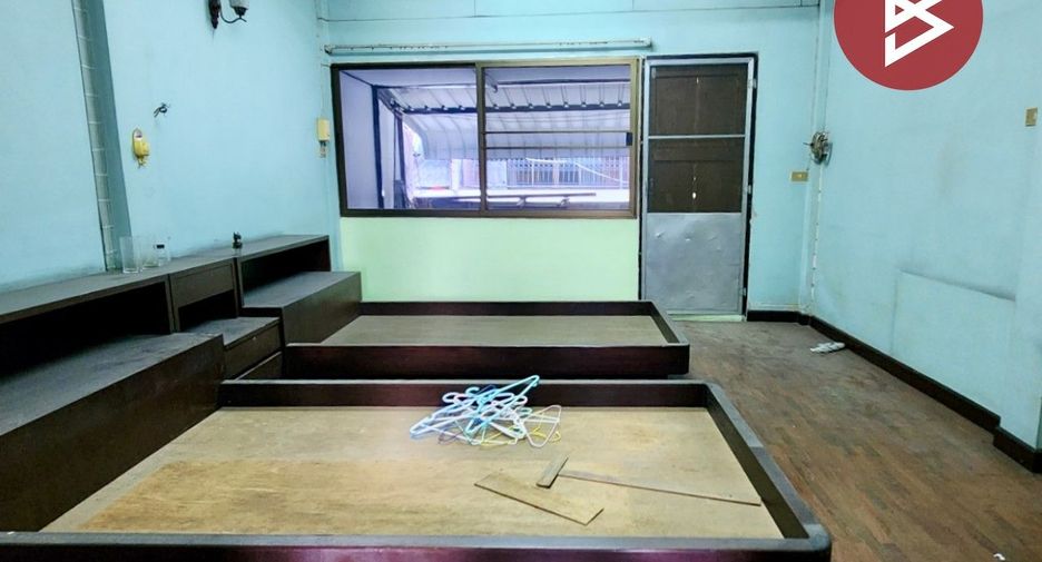 For sale 3 bedrooms retail Space in Watthana, Bangkok