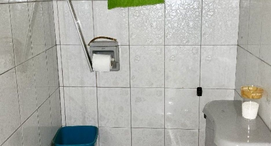 For sale 3 bedrooms retail Space in Watthana, Bangkok