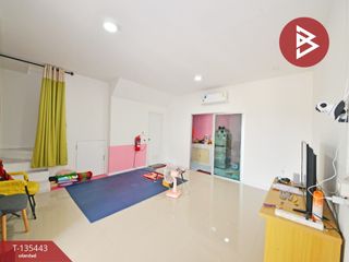 Casa adosada en venta de 3 habitaciones en Phra Samut Chedi, Samut Prakan