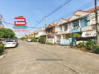 出租 和 出售 3 卧室 联排别墅 在 Lam Luk Ka, Pathum Thani