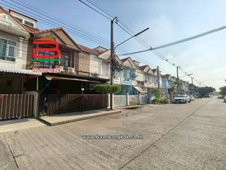 出租 和 出售 3 卧室 联排别墅 在 Lam Luk Ka, Pathum Thani