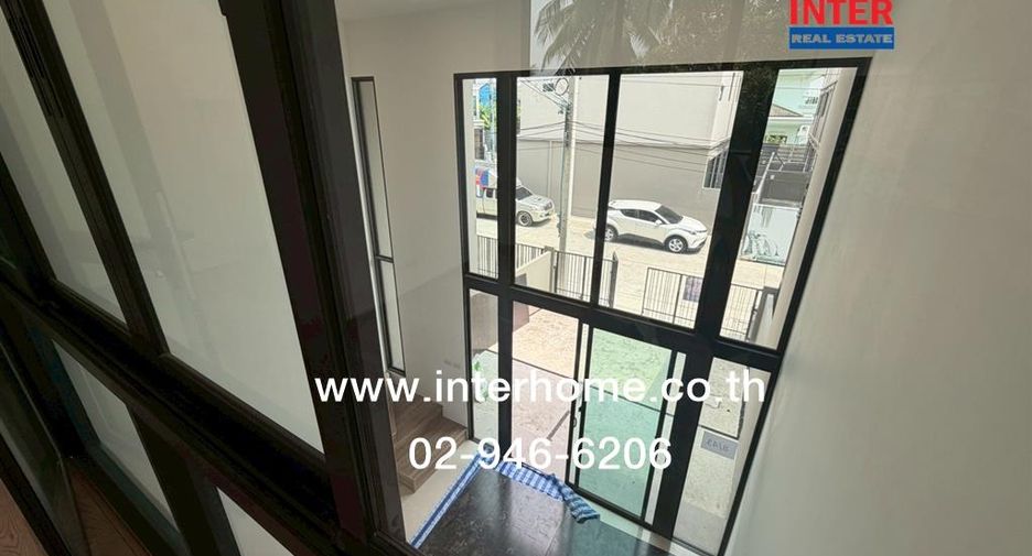 Casa adosada en venta de 3 habitaciones en Bang Khae, Bangkok