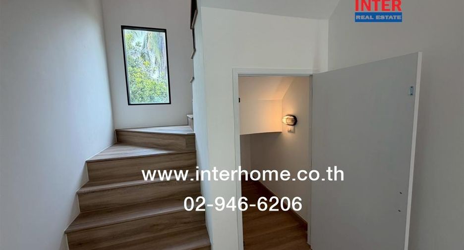 Casa adosada en venta de 3 habitaciones en Bang Khae, Bangkok