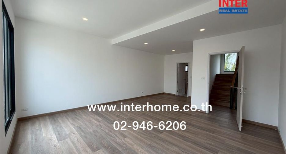 Casa adosada en venta de 3 habitaciones en Bang Khae, Bangkok