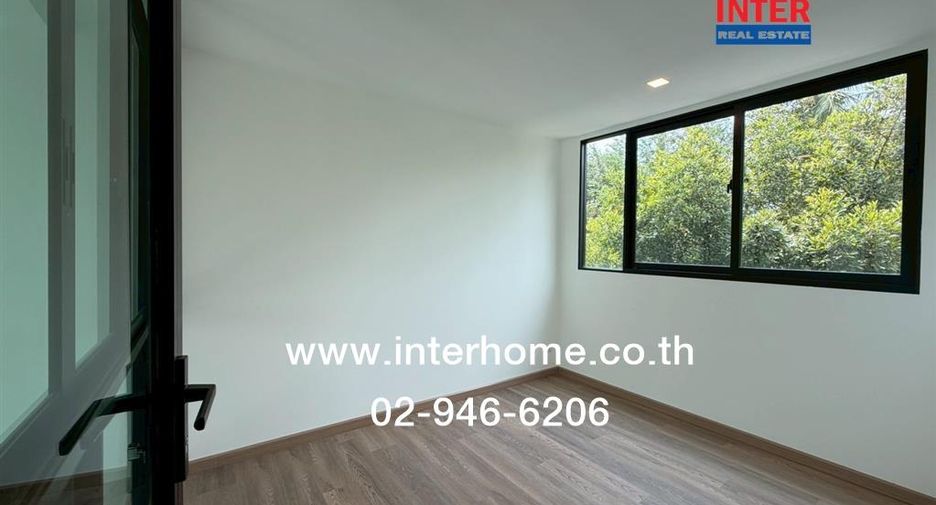 Casa adosada en venta de 3 habitaciones en Bang Khae, Bangkok