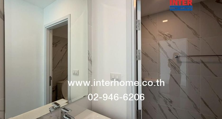 Casa adosada en venta de 3 habitaciones en Bang Khae, Bangkok