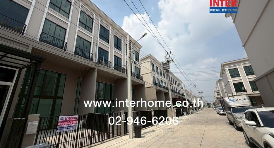 Casa adosada en venta de 3 habitaciones en Bang Khae, Bangkok