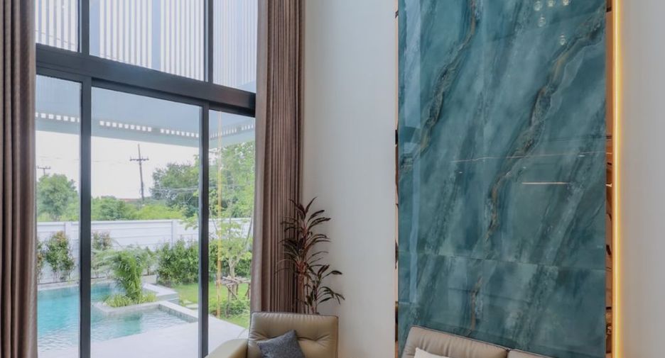 For sale 4 bedrooms villa in Mueang Phuket, Phuket