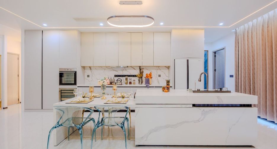 For sale 4 bedrooms villa in Mueang Phuket, Phuket