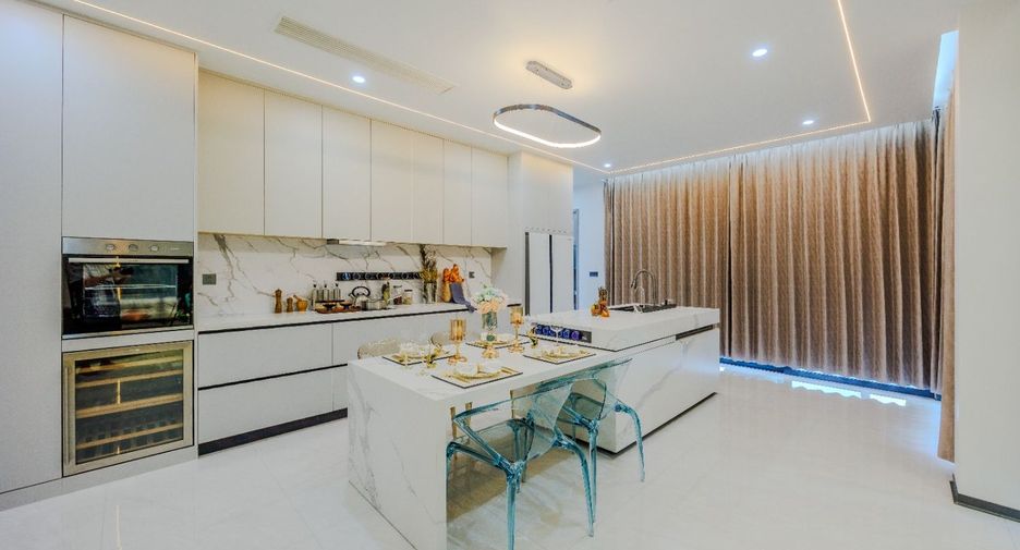 For sale 4 bedrooms villa in Mueang Phuket, Phuket
