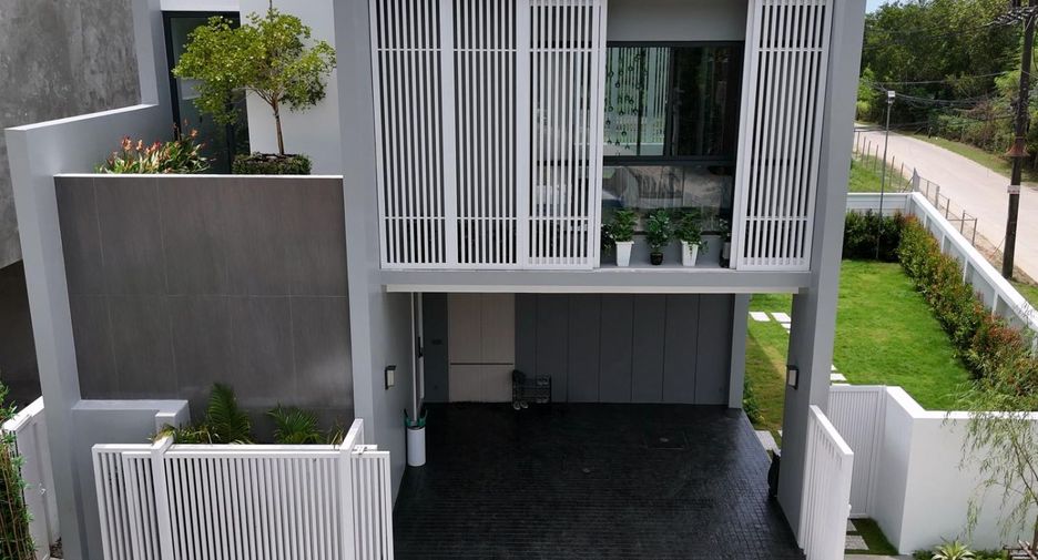 For sale 4 bedrooms villa in Mueang Phuket, Phuket