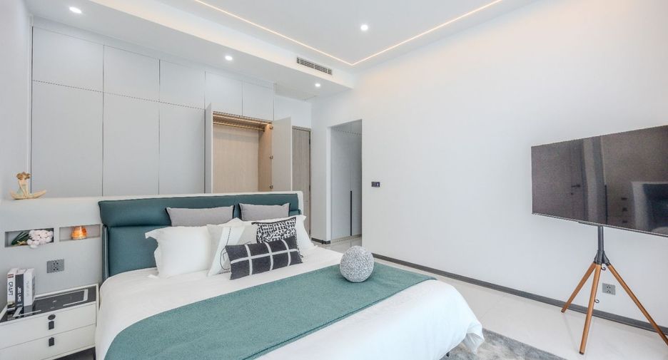 For sale 4 bedrooms villa in Mueang Phuket, Phuket