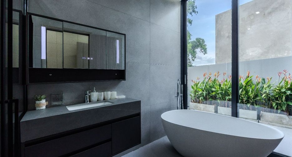 For sale 4 bedrooms villa in Mueang Phuket, Phuket