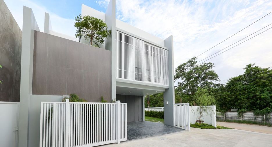 For sale 4 bedrooms villa in Mueang Phuket, Phuket