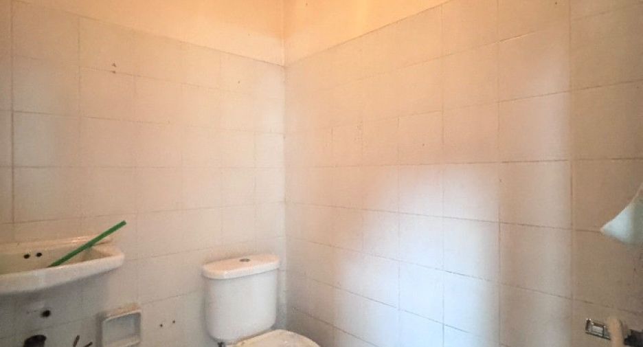 Продажа 3 спальни таунхаус в Sam Khok, Патумтани