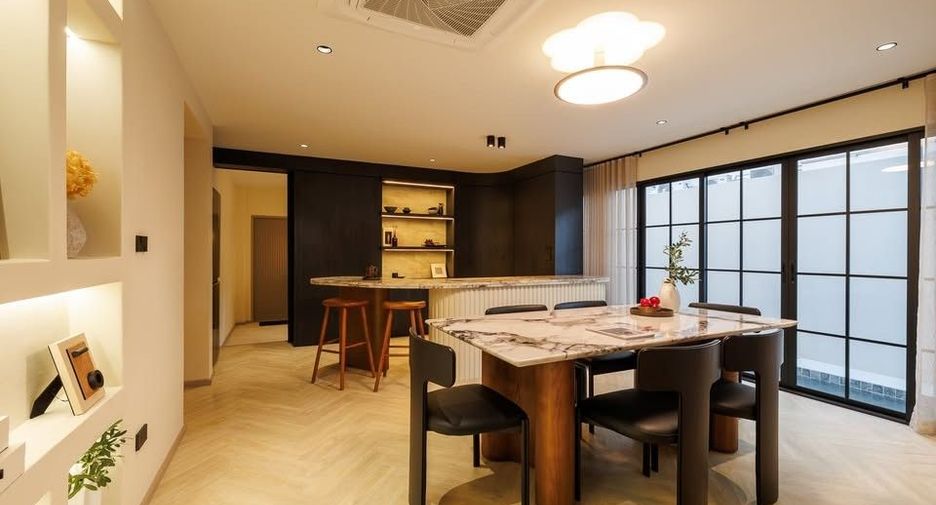 For rent and for sale 5 bedrooms house in Mueang Chiang Mai, Chiang Mai
