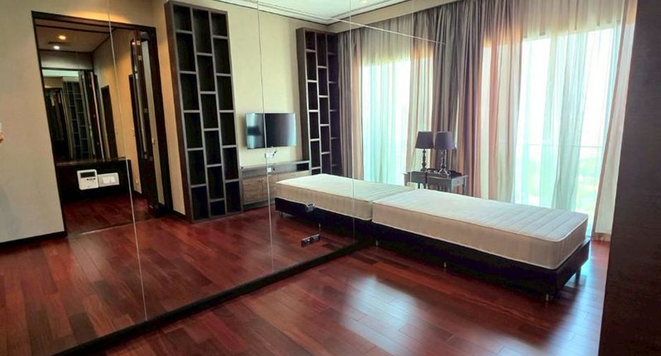 For rent 4 bedrooms condo in Watthana, Bangkok
