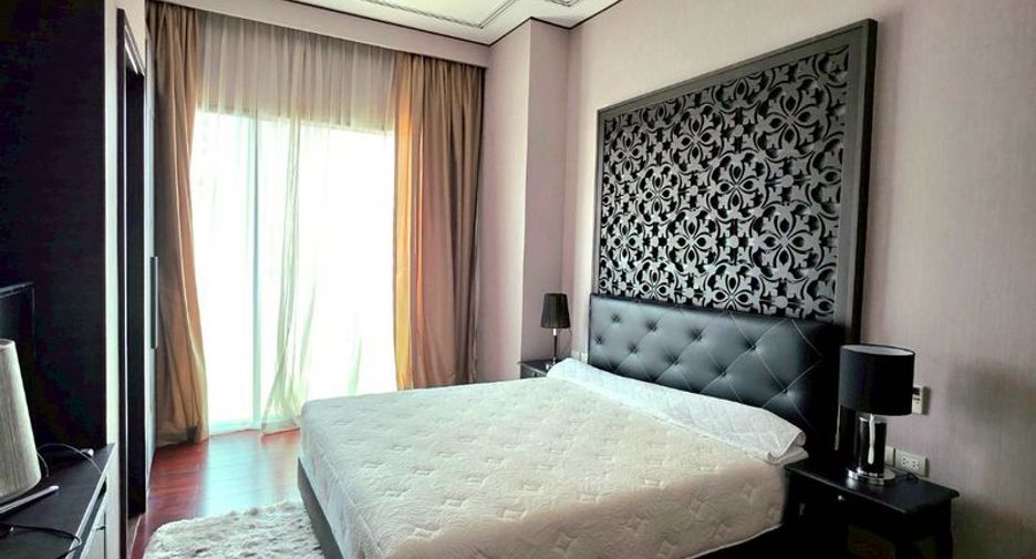 For rent 4 bedrooms condo in Watthana, Bangkok