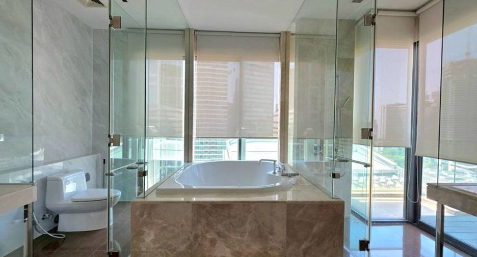 For rent 4 bedrooms condo in Watthana, Bangkok
