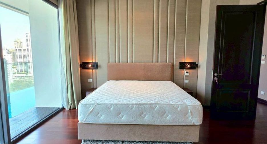 For rent 4 bedrooms condo in Watthana, Bangkok