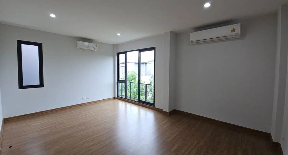 À vendre 3 chambres maison de ville à Bang Khen, Bangkok
