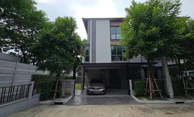 Продажа 3 спальни таунхаус в Банг Кхен, Бангкок