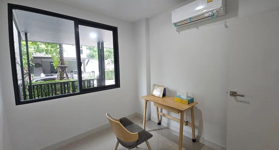 À vendre 3 chambres maison de ville à Bang Khen, Bangkok