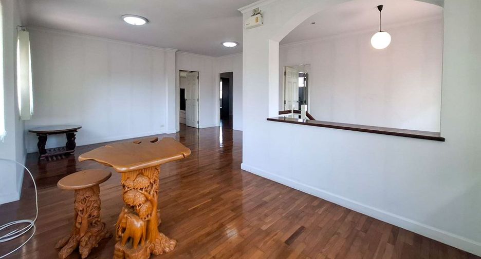 For rent 4 bedrooms house in San Sai, Chiang Mai