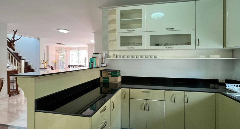 For rent 4 bedrooms house in San Sai, Chiang Mai