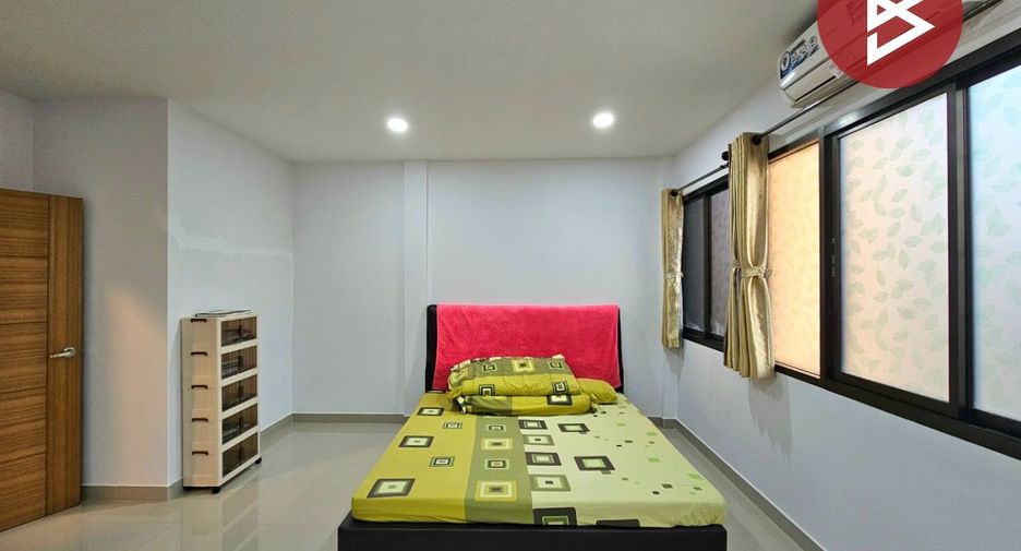For sale 3 bedrooms townhouse in Si Racha, Chonburi