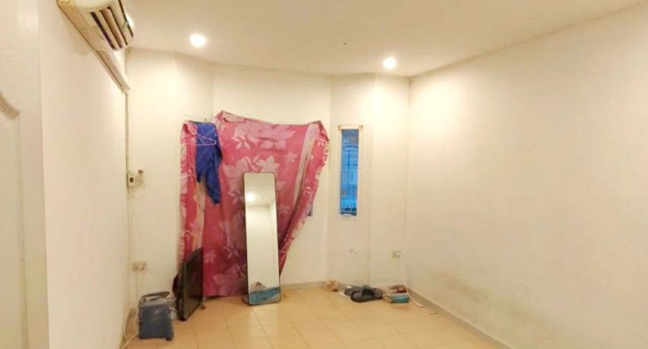 For sale 3 bedrooms townhouse in Phra Samut Chedi, Samut Prakan