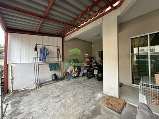 Casa adosada en venta de 3 habitaciones en Bang Khun Thian, Bangkok