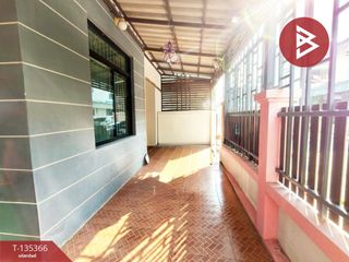 À vendre 3 chambres maison de ville à Phanat Nikhom, Chonburi