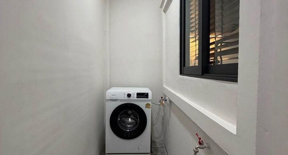 À vendre 2 chambres maison de ville à Bang Lamung, Chonburi