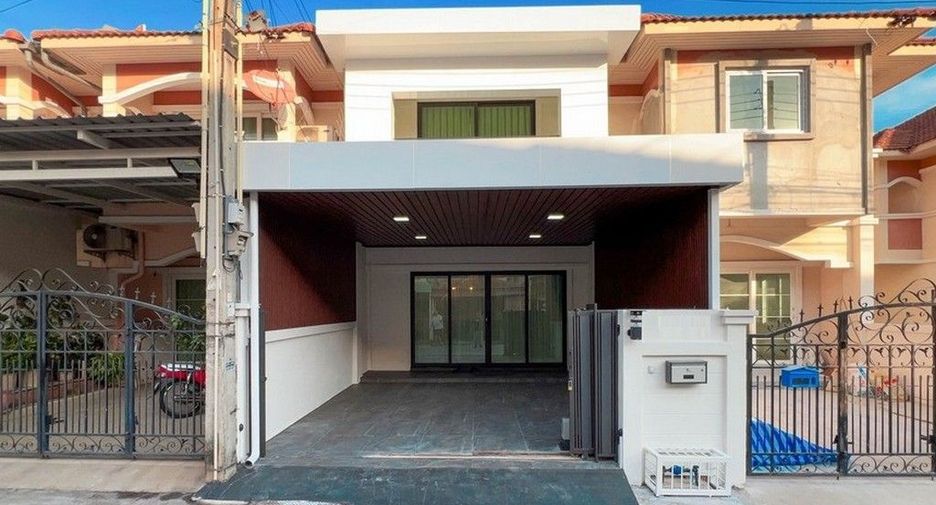 À vendre 2 chambres maison de ville à Bang Lamung, Chonburi