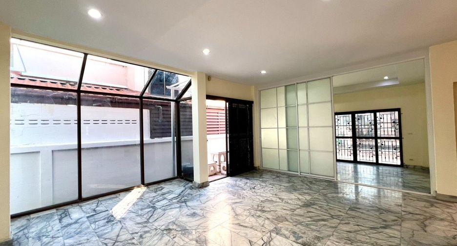 For sale 3 bedrooms house in Pak Kret, Nonthaburi
